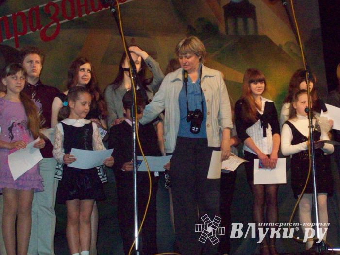 Великолукская школа № 2 торжественно подвела итоги года 