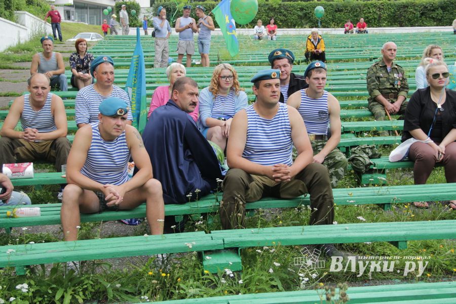 В Великих Луках отмечают День ВДВ (ФОТО)