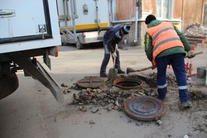 На ул. Нелидовской заменили люк на колодце (ФОТО)