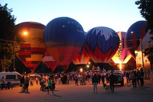 22-я Международная встреча воздухоплавателей завершилась традиционным ночным свечением аэростатов (ФОТО)