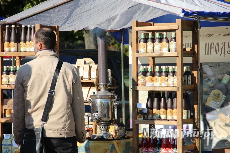 В Великих Луках прошла универсальная осенняя ярмарка (ФОТО)