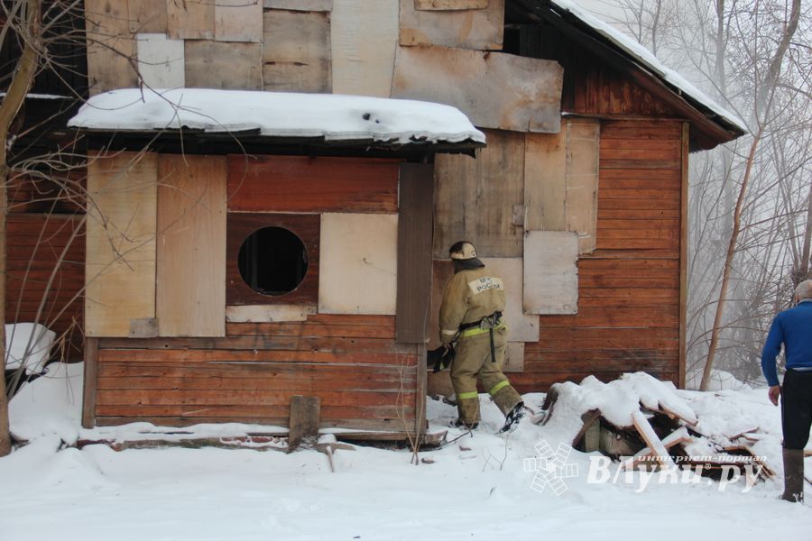 В Великих Луках горел жилой барак (ФОТО)