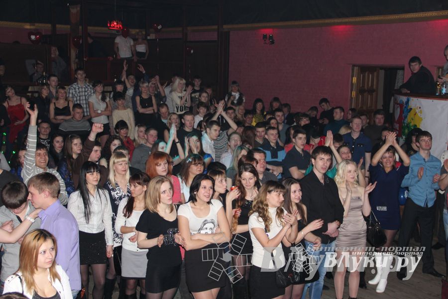 14 февраля в клубе «Хотэй» состоялось ежегодное шоу для влюбленных «Love Story»