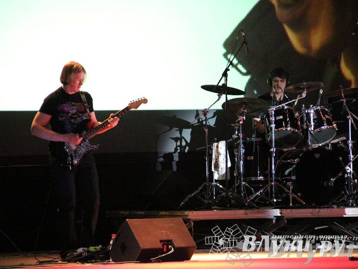 В Великих Луках состоялся концерт Дениса Майданова