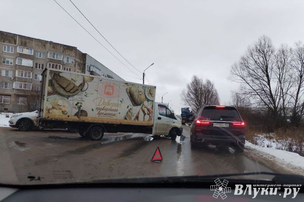ДТП затрудняет движение по ул. Гражданской
