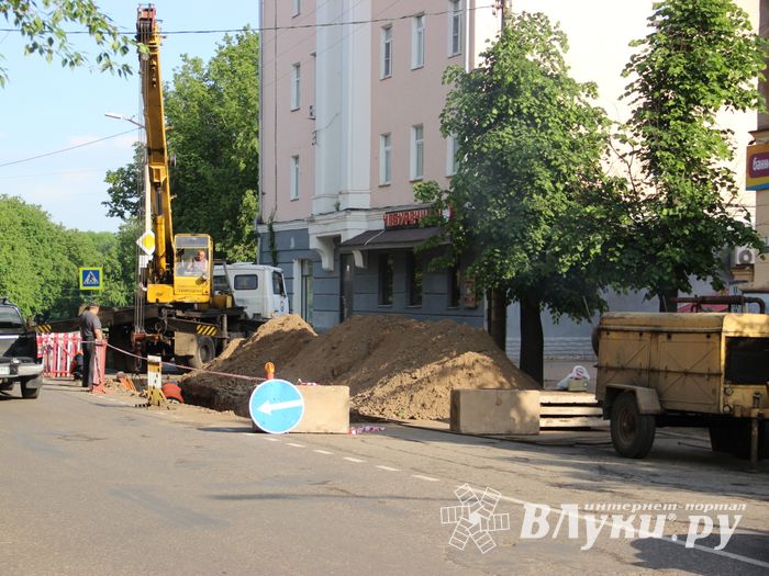 На ул. К. Либкнехта замена труб тепловых сетей (ФОТО)