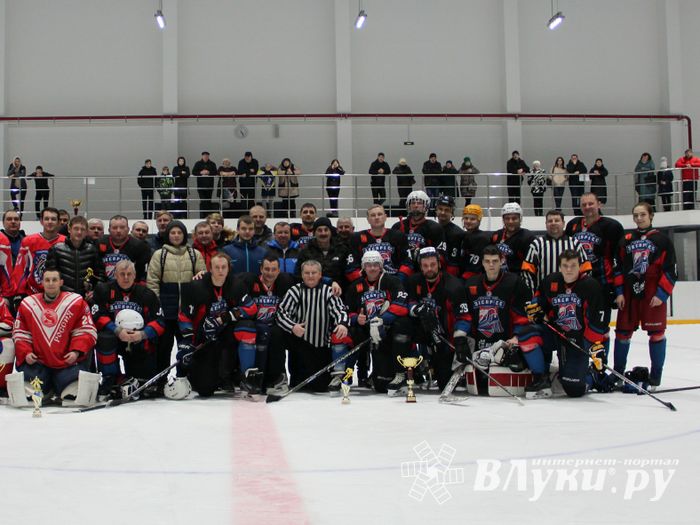 Памятный турнир по хоккею прошел в великолукском «Айсберге» (ФОТО)