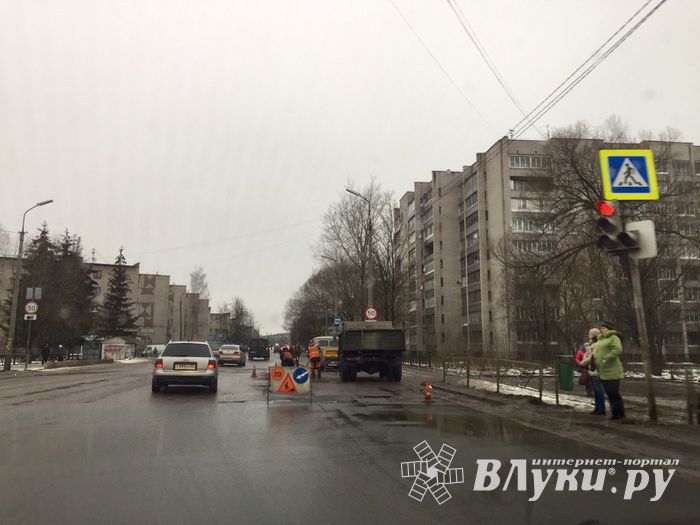 ФОТОФАКТ: Ямочный ремонт в Великих Луках