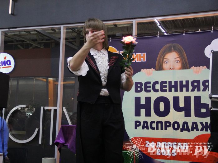 В ТЦ «Апельсин» прошла весенняя ночь распродаж