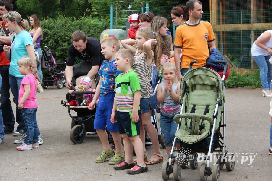 В Великих Луках чествовали близнецов (ФОТО)