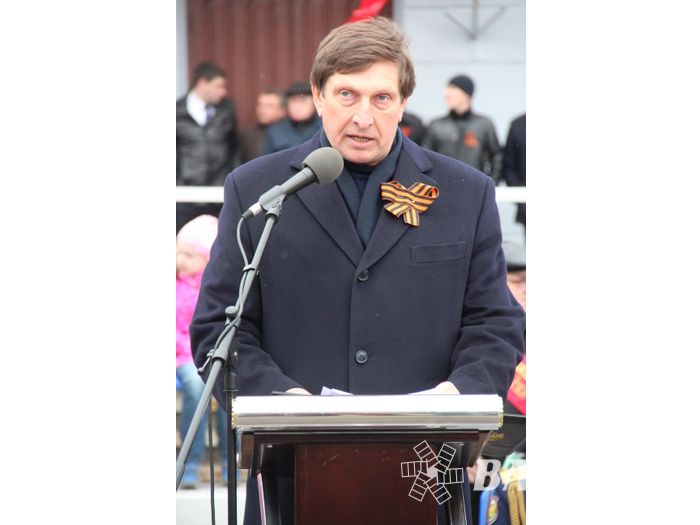 В Великих Луках прошел Парад Победы (ФОТО)