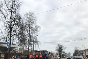 На Октябрьском пр-те и сегодня затруднено движение (ФОТО)