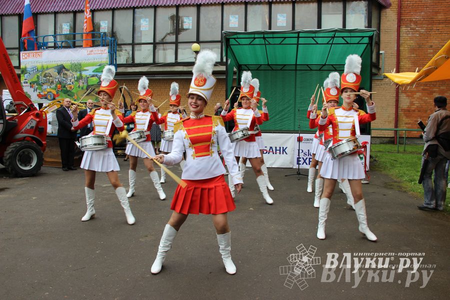 В Пскове проходит 22-ая универсальная выставка (фото)