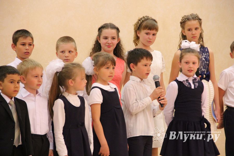 В школе №13 чествовали вчерашних учеников начальной школы (ФОТО)