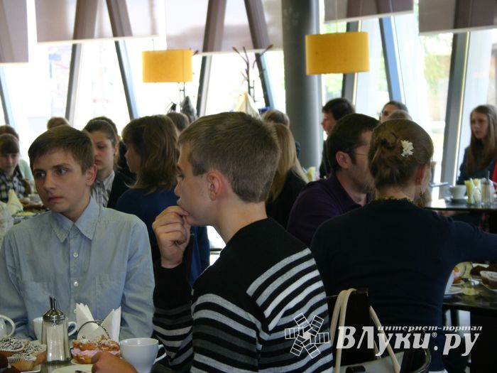 Великолукские школьники посетили "Литературное кафе"