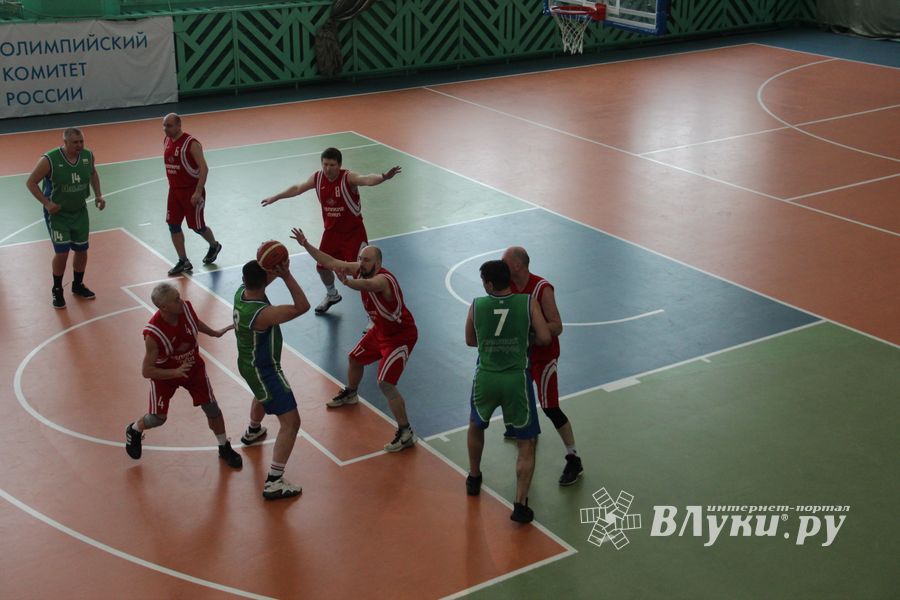 Великолучане стали победителями межрегионального турнира ветеранов баскетбола (ФОТО)