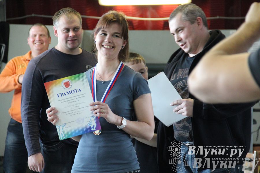 Первенство по русскому жиму штанги и силе хвата прошло в Великих Луках