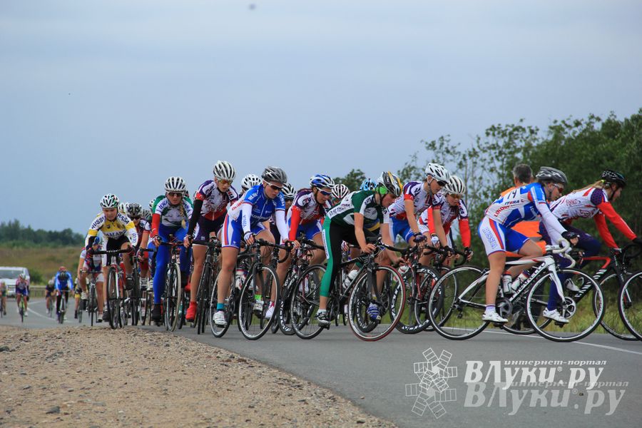 В Великих Луках состоялось награждение победителей Чемпионата России по велоспорту в парной гонке (фото)