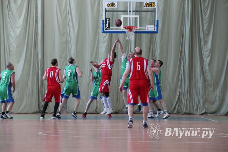 Великолучане одержали победу на межрегиональном турнире ветеранов баскетбола (ФОТО)