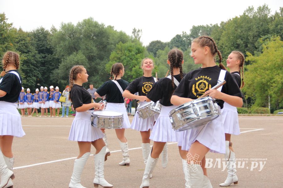 В Великих Луках проходит ​Международный фестиваль-конкурс среди мажореток и барабанщиц (ФОТО)