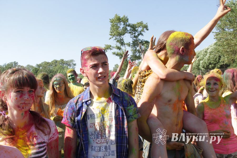 Яркие эмоции «ColorFest» в Великих Луках (ФОТО)