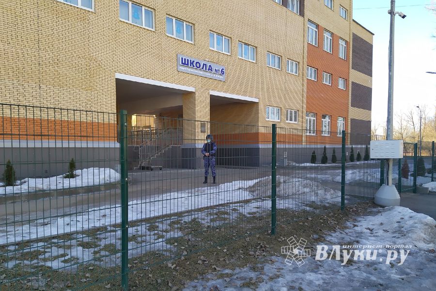 Учеников школы №6 в Великих Луках эвакуировали (ФОТО)