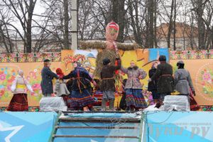В Великих Луках встретили Масленицу