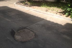 Великолучанка пожаловалась губернатору на новый асфальт во дворе (ФОТО)