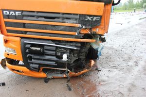 На трассе Санкт-Петербург-Невель произошло смертельное столкновение легковушки и грузовика (фото)