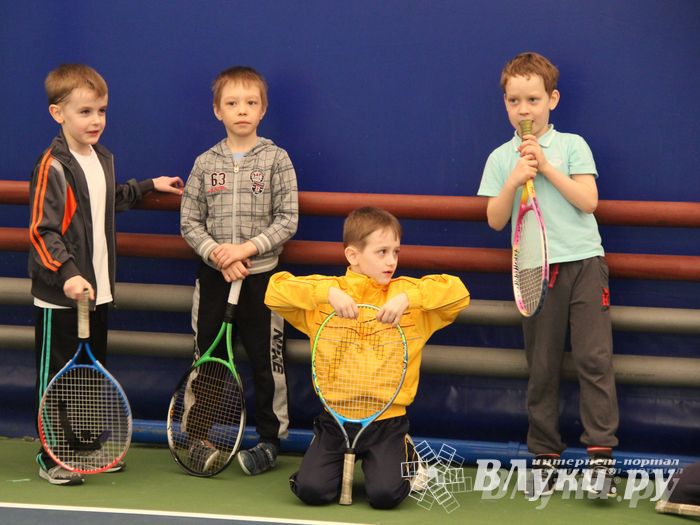 В Великих Луках прошло Первенство по большому теннису (фото)