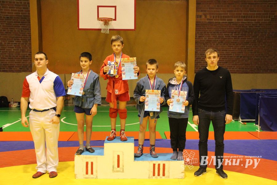 Великолукские самбисты завоевали 11 золотых наград (ФОТО)