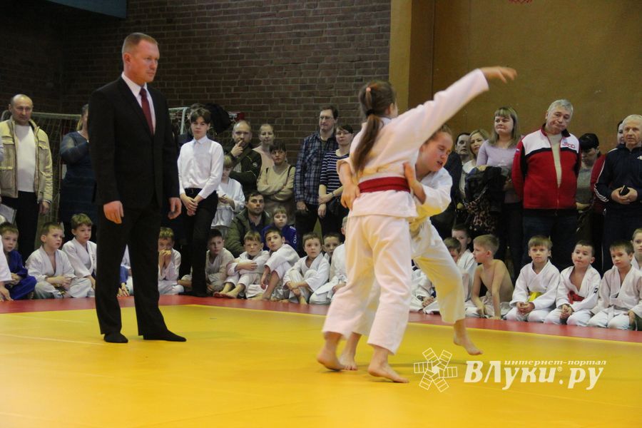 В Великих Луках прошли соревнования, посвященные памяти героев 6-й роты (ФОТО)