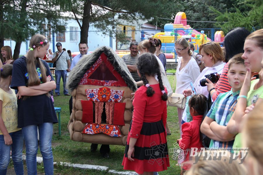 ​В Великих Луках сказочный «Праздник мороженого» подарил радость детям