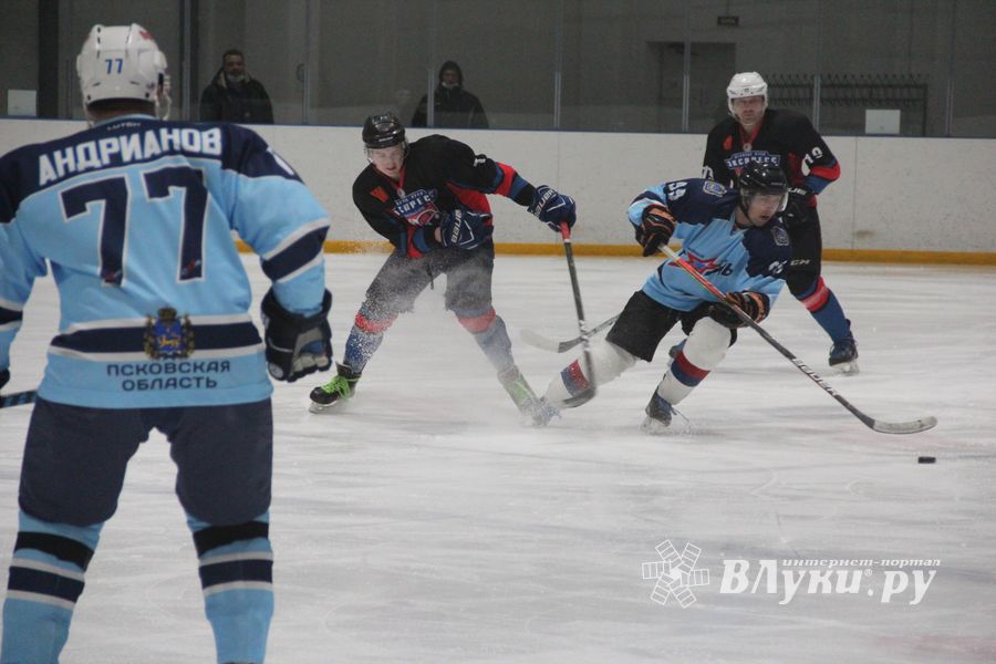 Великолукские хоккеисты в шаге от финала (ФОТО)