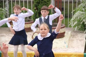 Танцевальный флешмоб в школе№13 в честь окончания начальной школы (ФОТО, ВИДЕО)