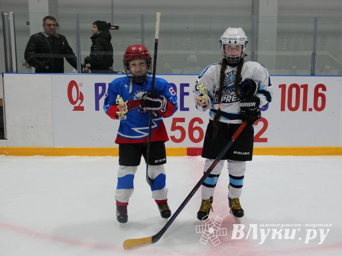 Детский турнир по хоккею прошел в Великих Луках (ФОТО)
