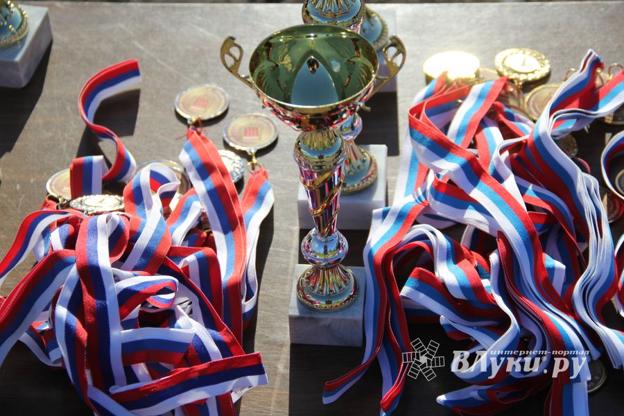 Легкоатлетический осенний кросс прошел в Великих Луках (фоторепортаж)