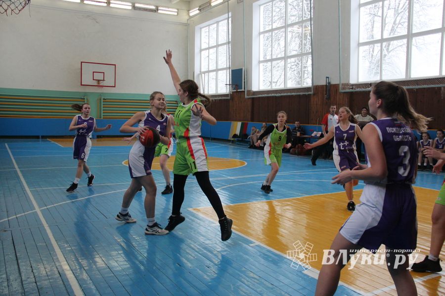 В Великих Луках прошёл дивизиональный этап лиги «КЭС-БАСКЕТ» (ФОТО)