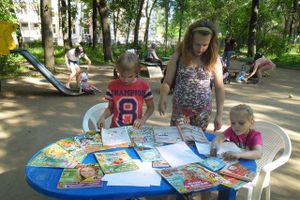 В Великих Луках открылся летний читальный зал (фото)