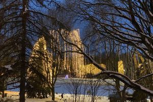 Великие Луки продолжают украшать к Новому году (ФОТО)