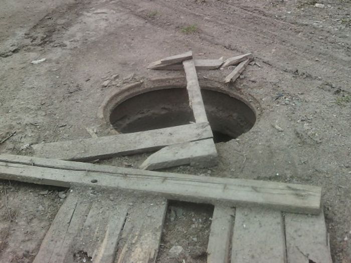 Великолучане просят губернатора помочь закрыть люки (ФОТО)