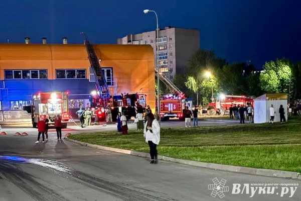 В Великих Луках горел торговый центр (ВИДЕО)