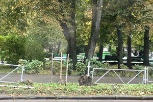 На пр. Октябрьском устанавливают ограждения (ФОТО)