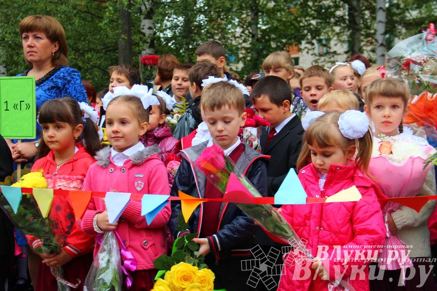 Школы города отметили 1 сентября (фото)