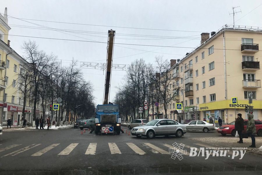 Великие Луки избавились от новогоднего наряда (ФОТО)