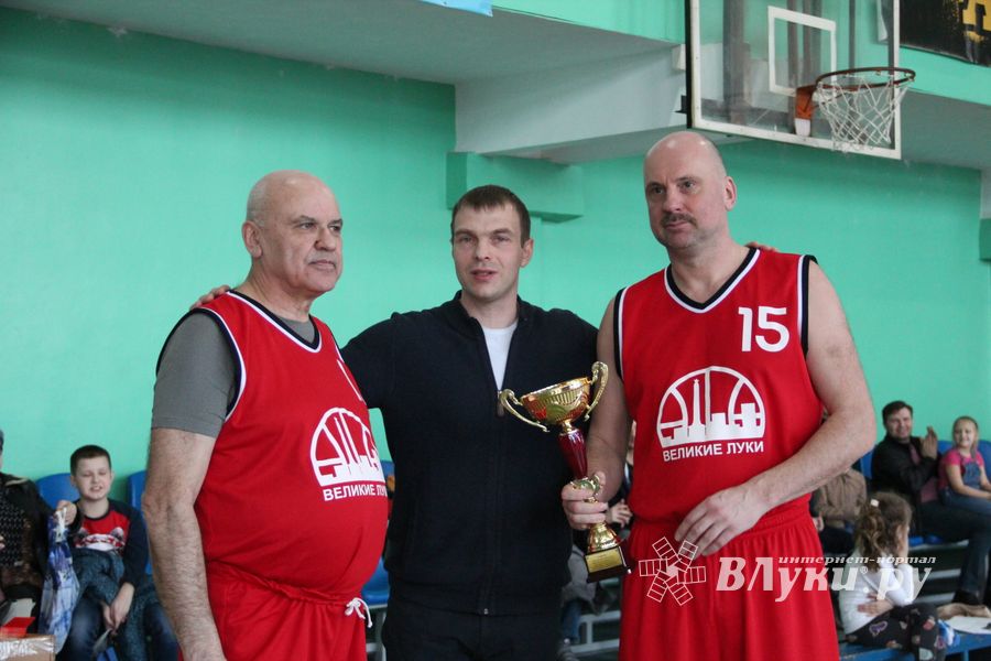 Великолучане — серебряные призеры межрегионального турнира ветеранов баскетбола (ФОТО)