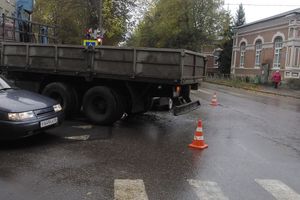ДТП в Великих Луках: ВАЗ-2104 пытался протаранить грузовик