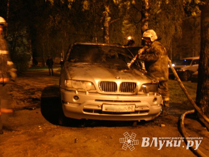 На Дружбе загорелся BMW