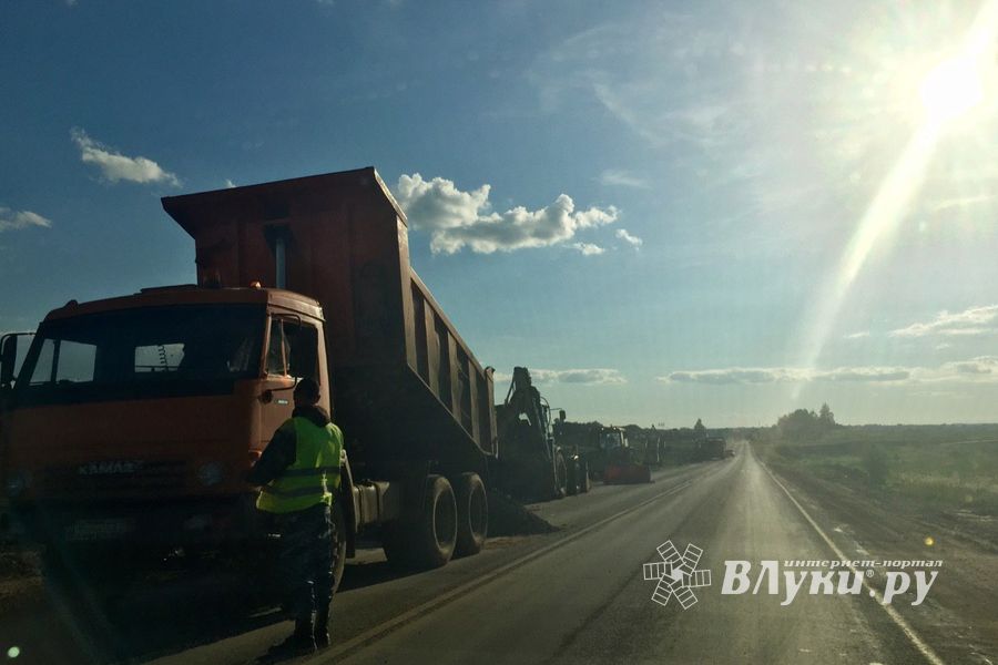 На трассе Рига-Москва идут дорожные работы (ФОТО)