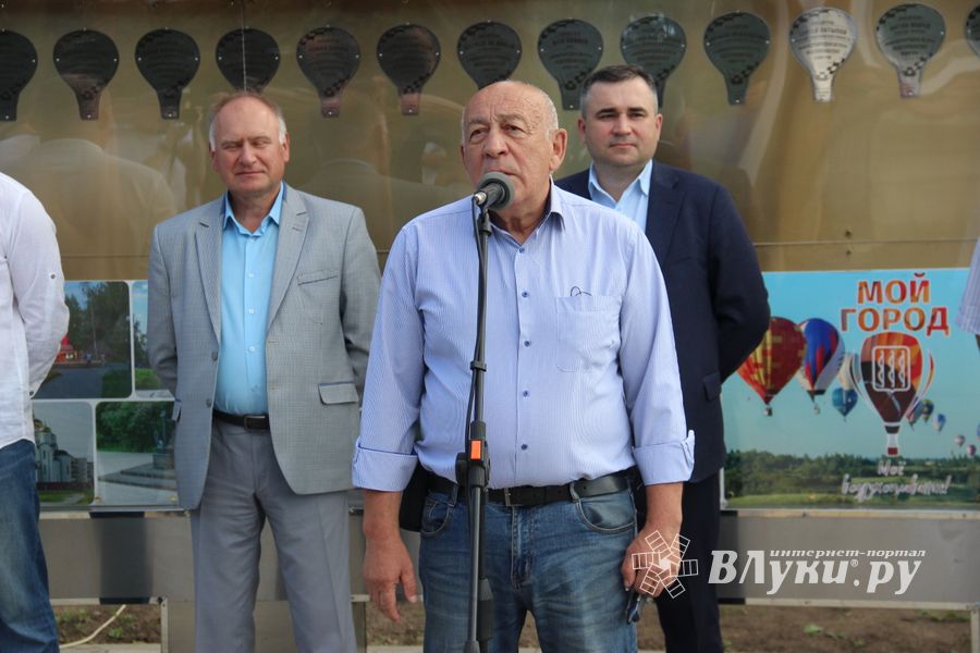 Памятный знак воздухоплаванию открыли в Великих Луках